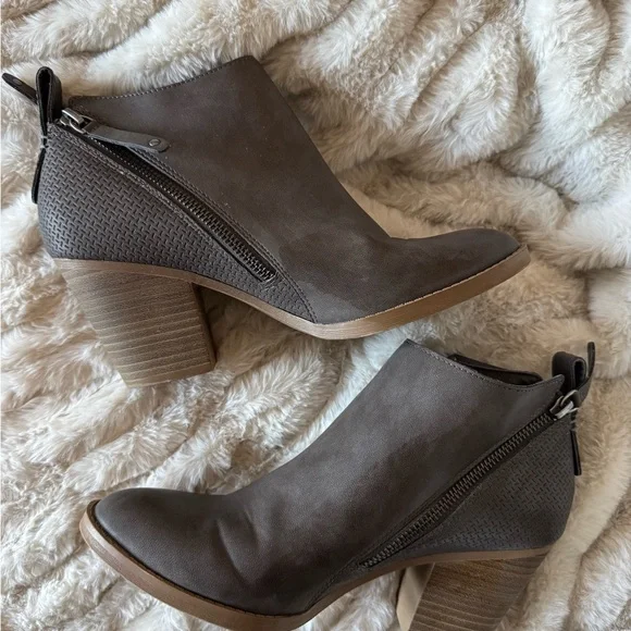 Dolce Vita Gray Ankle Booties - Picture 1 of 4